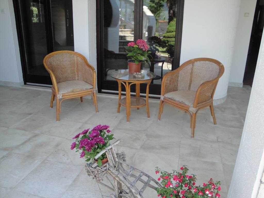 Leisure House Jovovic Vila Bar Quarto foto